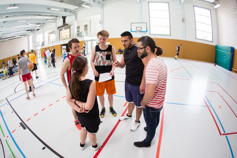 Reger Austausch während des Integrationsturniers ist garantiert. //Foto: Bösener
